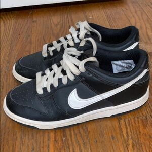 Nike Black ans white dunks size 4y
